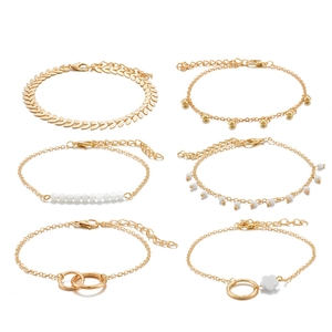 Set di 6 bracciali dorati con cerchi geometrici, foglie e ciondoli a forma di fiore