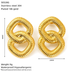 Detailed size chart for 18k gold plated stainless steel twisted hoop earrings, 30x20mm