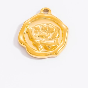 Detailansicht des 18k vergoldeten Edelstahl-Wachssiegel-Anhängers mit Rose für DIY-Schmuck