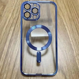 Blauwe transparante Magsafe hoesje voor iPhone 16 Pro Max op een houten ondergrond