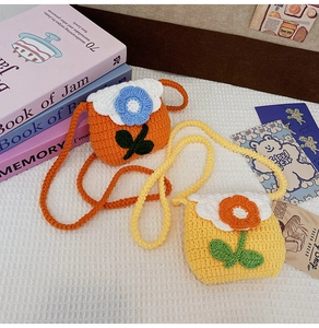 Handmade crochet mini flower cross-body bag, sweet and cute wool knitted single shoulder bag.