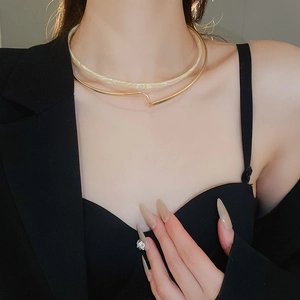 Detail of minimalist double-layered collar necklace with resin and golden metal texture