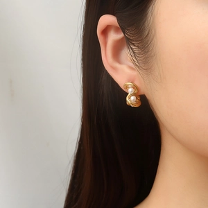 Boucles d'oreilles spirales en or 18 carats avec perles blanches pour femmes