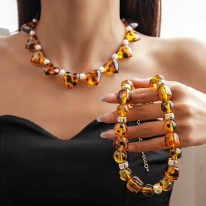 Retro Beaded Necklace For Women Amber Tortoiseshell Acrylic Heart Geometric Beads Faux Artificial Pearl Titanium Steel Chain Sweater Jewelry
