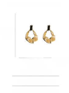 Detailed size chart for gold drop earrings with black gemstone and silver needle info