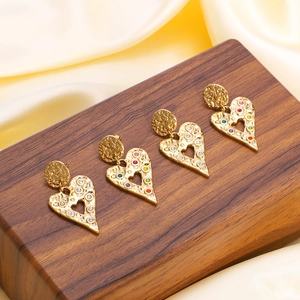 Vintage heart studs in 18k gold plated stainless steel with colorful rhinestones