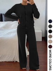 Ensemble deux pièces en maille côtelée noire pour femme avec cardigan et pantalon