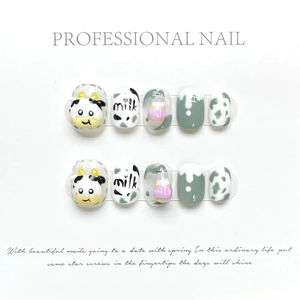 Faux Ongles Fait Main Vache du Zodiaque Doux Mignon Motif Vache 3D Bouteille de Lait pour Femmes Décoration Quotidienne Accessoires