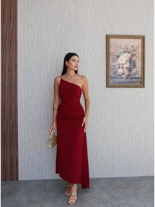 Elegant deep red one shoulder ruched bodycon maxi dress with irregular silhouette
