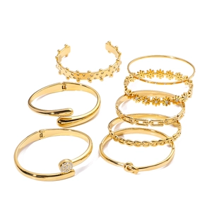 18k gold plated stainless steel bracelet set with geometric buckle and inlaid diamonds