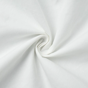Gros plan sur la texture du tissu en coton blanc avec plis doux et grain fin tissé