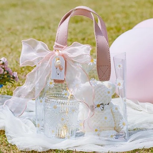 Daisy pattern PVC gift bag with pink PU handle and a large pink decorative mesh bow