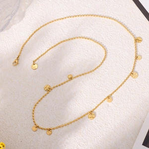 Collana di perle in acciaio inossidabile placcato oro 18k con ciondoli a disco martellato