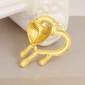 Textured gold heart pendant in 304 stainless steel with elegant hollow design