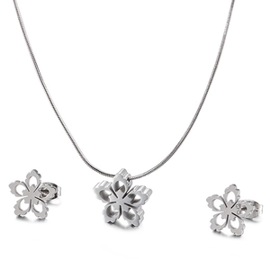 Elegant hollow snowflake jewelry set with silver necklace and stud earrings in steel