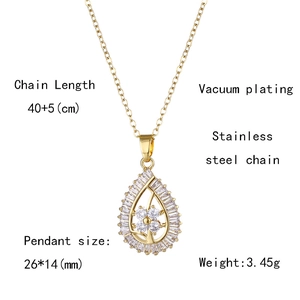 Dettaglio della collana con pendente a goccia d'oro 18K con zirconi e dimensioni