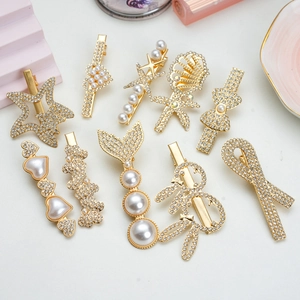 Ensemble de pinces à cheveux dorées avec perles artificielles et strass aux formes variées