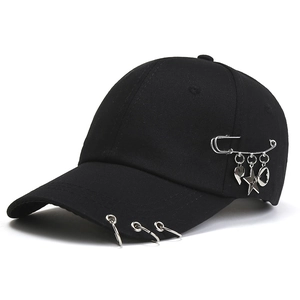 Casquette De Baseball Style Punk Avec Anneaux Métalliques Et Pendentifs Épingle De Sûreté Chapeau De Soleil