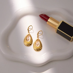 Elegant gold teardrop earrings with waterdrop zircon and hammer texture detail