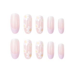 Kit de faux ongles avec French manucure lavande et motifs de petites marguerites blanches