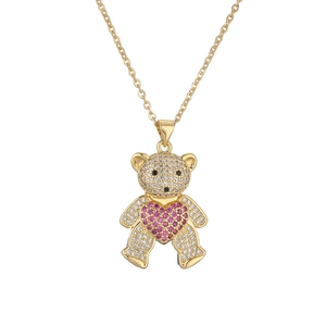 Collier pendentif ours doré avec zircon cubique rose en forme de cœur et cristaux sertis