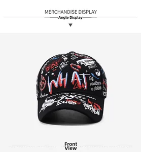 Vue de face d'une casquette de baseball noire avec imprimés graffiti style streetwear