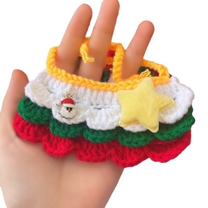 Bavoir de Noël tricoté pour animaux à trois couches avec étoile et pendentif Père Noël