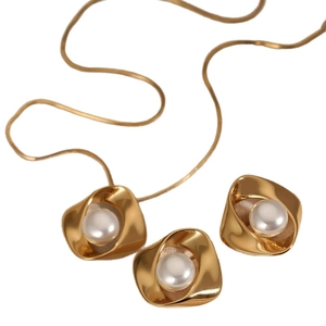 Elegant geometric 316L stainless steel jewelry set with white pearls and gold finish
