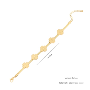 Vue détaillée du bracelet trèfle doré en acier inoxydable avec texture soleil et chaîne 16+4cm