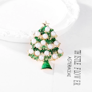 Vintage Christmas tree brooch with green enamel and white pearls on golden alloy base