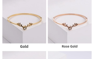 Dettaglio del bracciale in acciaio al titanio con corna di cervo in oro e oro rosa e gemma