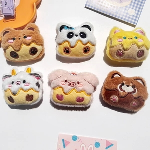 Set di sei simpatiche spille in peluche a forma di animali per borse e zaini
