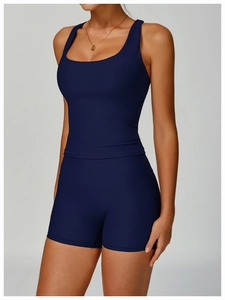 Détails de l'ensemble de yoga côtelé bleu marine avec débardeur dos nageur et short taille haute