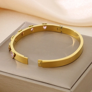 Μοντέρνο βραχιόλι από ανοξείδωτο ατσάλι 18k με ροζ κρύσταλλα σε σχήμα καρδιάς