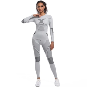 Ensemble de sport sans couture avec textures géométriques grises pour yoga et running