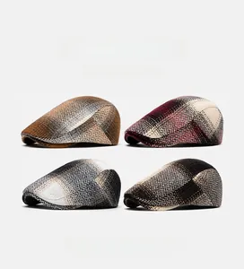 Quatre casquettes gavroche vintage à motifs carreaux et chevrons de style rétro