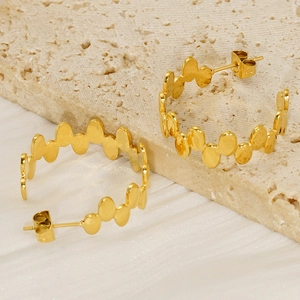 Boucles d'oreilles créoles ovales irrégulières en acier plaqué or 18 carats