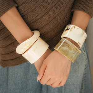 Retro marble pattern resin geometric open bangles set for women in minimalist style
