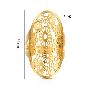 Detail view of 34mm gold hollow flower ring with intricate daisy pattern engraving
