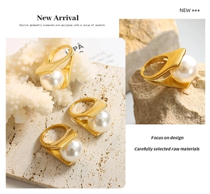 Detail of Y-shaped 18k gold plated titanium ring with a large white pearl on stone