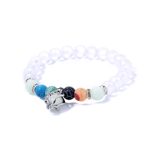 Bracelet en perles de pierre naturelle avec pendentif ajouré et perles colorées lumineuses
