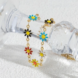 Luxurious gold stainless steel daisy bracelet with colorful enamel flower pendants