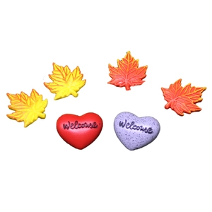 Resin heart welcome signs and maple leaf miniatures for garden micro landscape decor