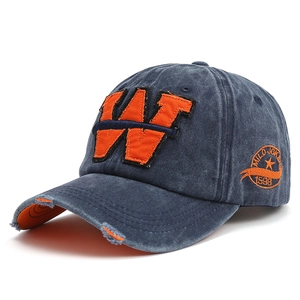 Vintage Baseballkappe aus gewaschener Baumwolle mit orangem W-Patch und Used-Look
