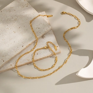 Chic gold-plated minimalist necklace and bracelet set with unique diamond-cut link chains