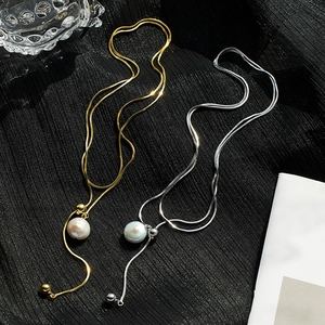 Elegant gold and silver Y-shaped adjustable 925 silver sweater necklace with baroque pearls