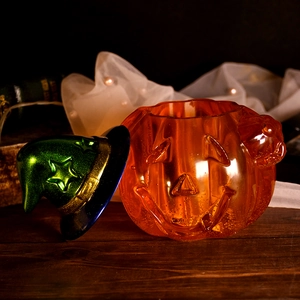 Pot citrouille orange translucide avec détail du couvercle chapeau de sorcière pailleté