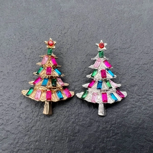 Vintage crystal Christmas tree brooch with colorful gemstones in gold and silver plating