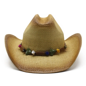 Chapeau de cowboy en paille avec bande de pierres colorées et large bord incurvé pour l'été