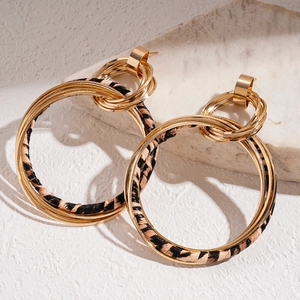 Retro mehrlagige geometrische Goldohrringe mit Lederstruktur und Leopardenmuster